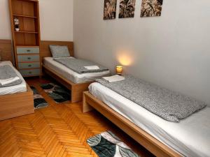 Family & Group Flat with Terrace near Main Station