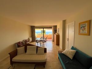 Luxurious sea view apartment