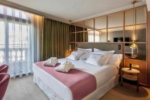 Premium King Room with Balcony room in Barceló Emperatriz