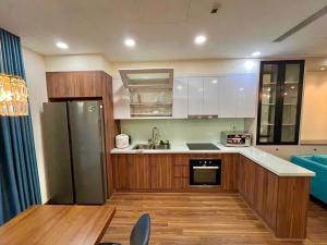 Golden park Tower- corner apartment with Cầu Giấy view