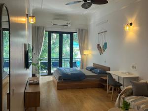 Moon Homestay, old quarter, with large balcony