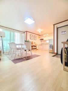 H-stay,3rooms,4beds,Upto8guests,Nohill