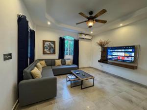 3BR Home in Ancon Hill - Urban Oasis