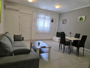 Apartment Ema