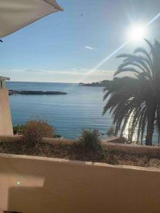 Terrasse avec superbe vue mer & pieds dans l’eau
