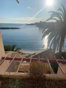 Terrasse avec superbe vue mer & pieds dans l’eau