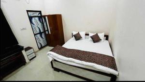 Hotel O Maa Pitambara Palace
