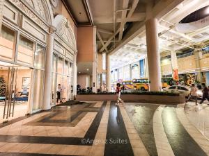 One Bedroom Unit with Venice Canal View