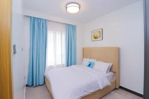 Newly furnished two bedroom apartment withmodern finishing, swimming pool, fully equipped gym and other luxurious facilities and close proximity to major shopping malls in kilimani