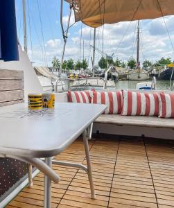 Nuit Insolite sur un Bateau au Cœur de Bordeaux