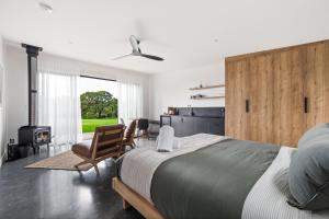 Chalet Grove, Walburra Brook