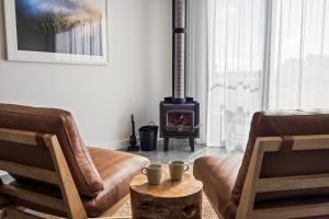 Chalet Grove, Walburra Brook