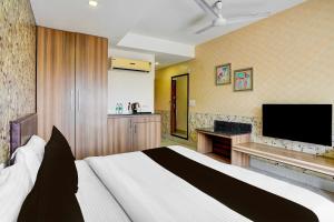 Collection O ONGC Crossway Hotel Gold Stone Comfort