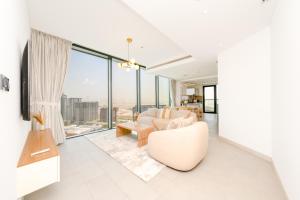 Modern Living with Skyline Views in Hartland