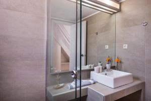 Kavos Hotel & Suites