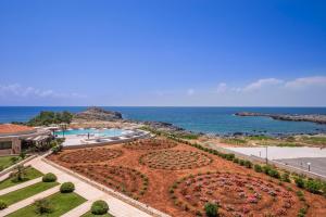 Kavos Hotel & Suites