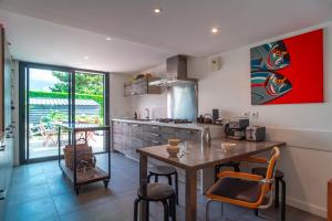 Maisons de vacances L-oeuvre cachee - Maison au coeur des arbres : photos des chambres