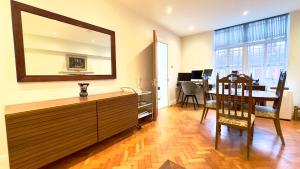 2 Bedroom Apartment Queensway