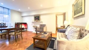2 Bedroom Apartment Queensway