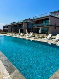 Yeni Iskele 3 yatak odalı müstakil ortak havuzlu Villa
