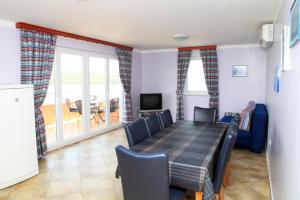 Apartments Hari Tisno