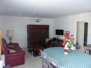 Maisons de vacances LA MAISON BLEUE : Maison 4 Chambres