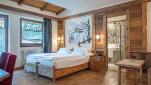 Junior Suite with Hot Tub room in Hotel Crosal