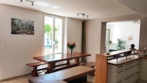 Maisons de vacances Cottage with swimming pool : photos des chambres