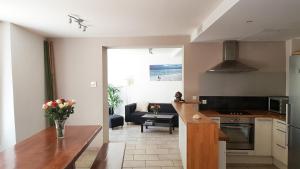 Maisons de vacances Cottage with swimming pool : photos des chambres