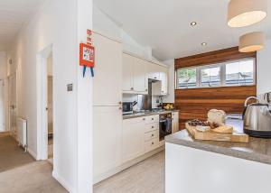 Mullion Cove Coastal Retreat