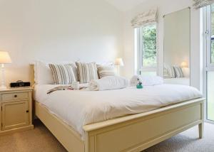 Mullion Cove Coastal Retreat