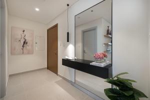 Stunning 4BR with Burj Khalifa and Fountain View, Downtown Dubai