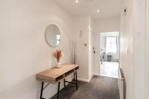 Spacious,2BR,2BA,High Street,Parking,WiFi