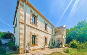 Maisons de vacances Awesome Home In Connaux : photos des chambres