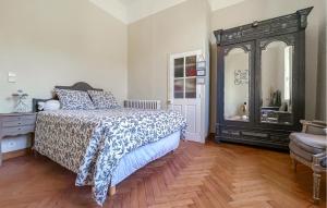 Maisons de vacances Awesome Home In Connaux : photos des chambres