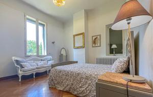 Maisons de vacances Awesome Home In Connaux : photos des chambres