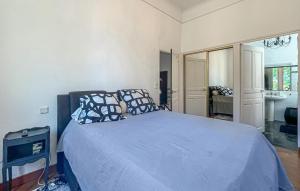 Maisons de vacances Awesome Home In Connaux : photos des chambres