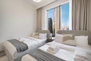 Stunning 4BR with Burj Khalifa and Fountain View, Downtown Dubai