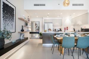 Stunning 4BR with Burj Khalifa and Fountain View, Downtown Dubai