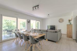 Charmante maison 6 à 8 pers PMR proche Lyon