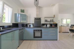 Maisons de vacances Charmante maison 68 pers PMR proche Lyon : photos des chambres