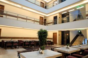 Hotel Jeyan Inn by Golden Tree at Karol Bagh