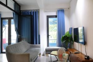 123 Apartment - Steps to Market, Bus & Metro