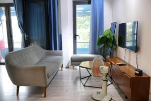 123 Apartment - Steps to Market, Bus & Metro