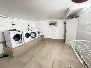 Le Gaston de Belair - Room 006 - 2nd floor - Shared Kitchen