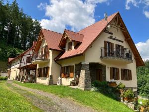 POKOJE GOŚCINNE Złote Modrzewie