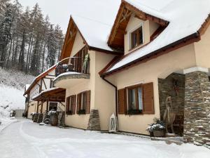 POKOJE GOŚCINNE Złote Modrzewie