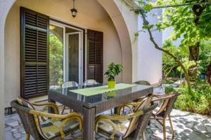 Secret Garden Apartment Mali Lošinj - Happy Rentals