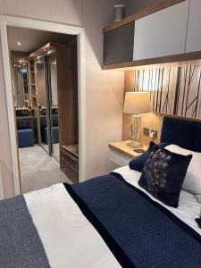 Deluxe lodge for two