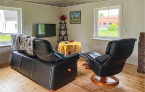 2 Bedroom Stunning Home In Burseryd